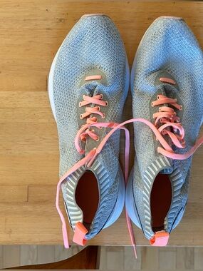 New Balance Vizo Pro Run Light Gray Knit Running Sneakers with Pink Laces